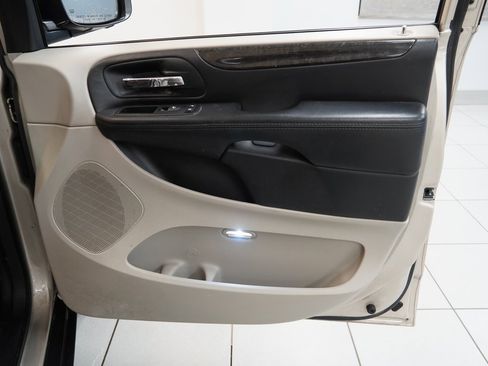 Used 2014 Dodge Grand Caravan American Value Package image 29