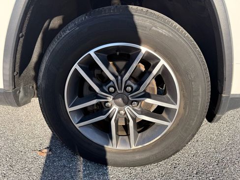 Used 2020 Jeep Grand Cherokee Limited image 32