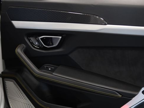 Used 2019 Lamborghini Urus AWD/4WD image 41