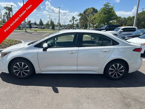 Used 2020 Toyota Corolla LE FWD image 2