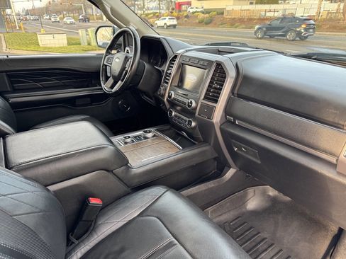 Used 2020 Ford Expedition Max Platinum image 17