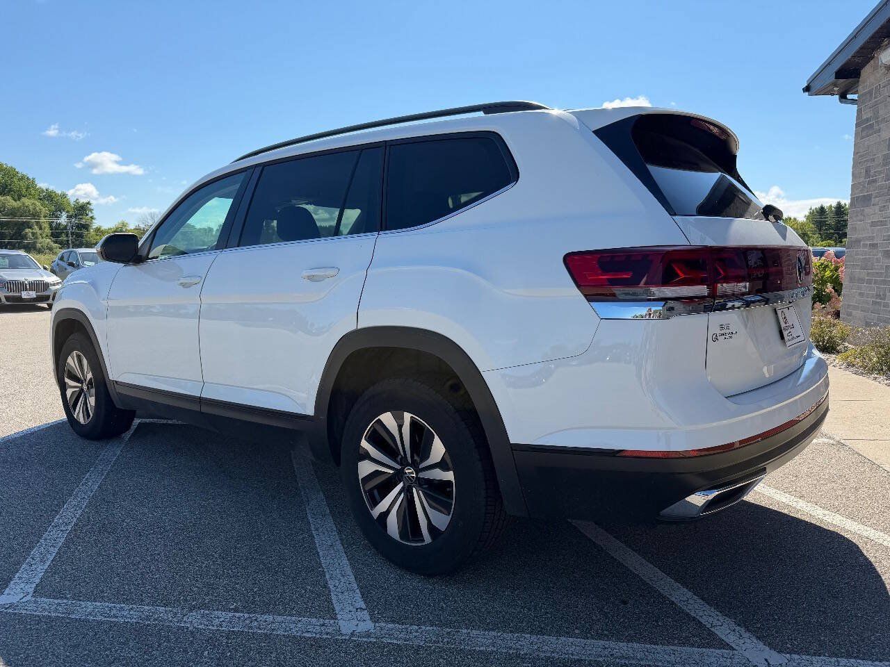 Used 2024 Volkswagen Atlas SE AWD/4WD image 4