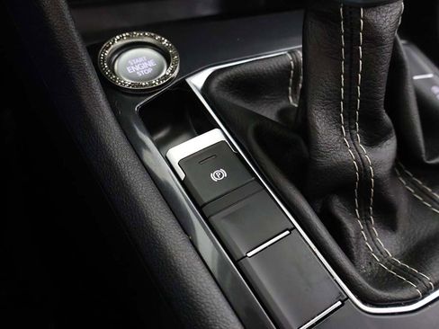 Used 2023 Volkswagen Tiguan SE w/ Panoramic Sunroof Package image 51