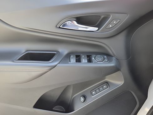 Used 2018 Chevrolet Equinox Premier FWD image 28