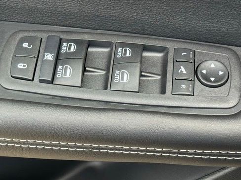 New 2027 Chrysler Pacifica Limited FWD image 11