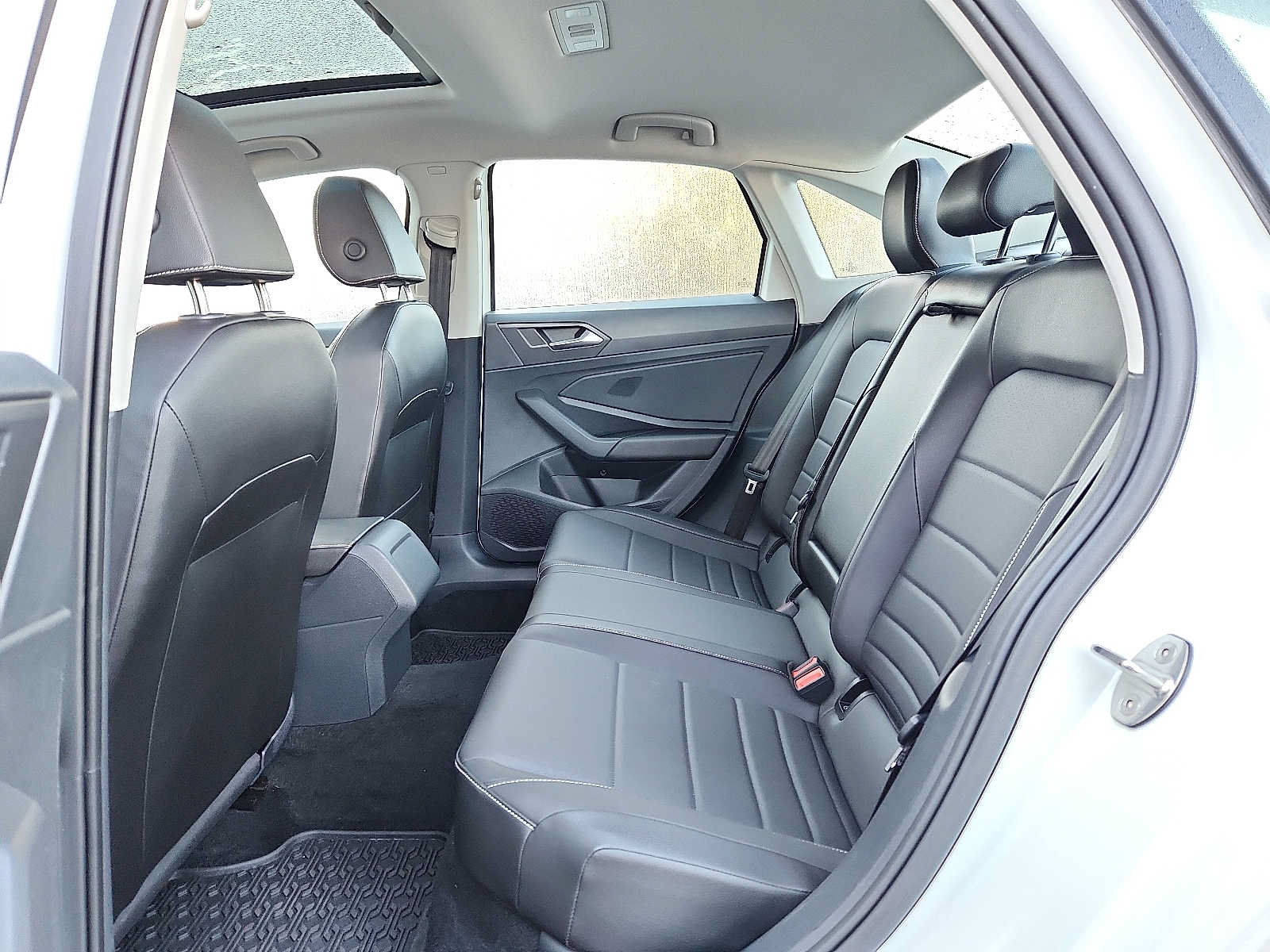 Used 2023 Volkswagen Jetta SE FWD image 10