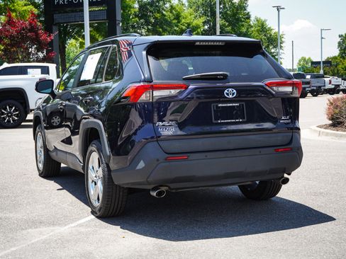 Used 2021 Toyota RAV4 XLE Premium AWD/4WD image 7