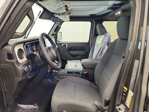New 2025 Jeep Gladiator Willys image 9