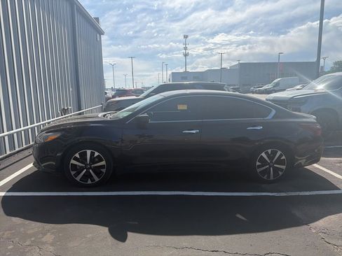 Used 2018 Nissan Altima 2.5 SR FWD image 2