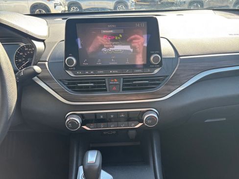 Used 2025 Nissan Altima 2.5 SV image 17