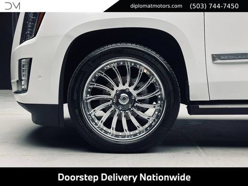 Used 2017 Cadillac Escalade ESV Platinum AWD/4WD image 51