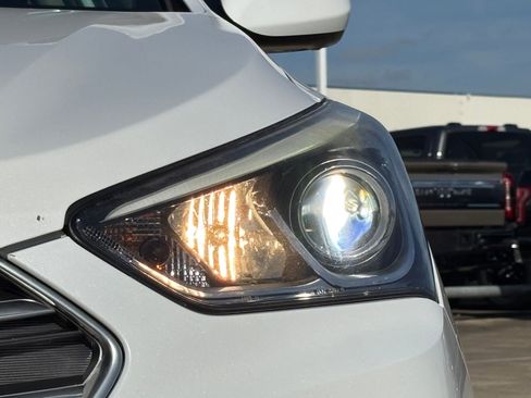 Used 2018 Hyundai Santa Fe Sport image 10