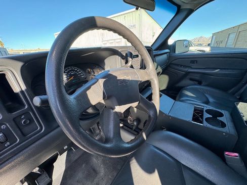 Used 2005 Chevrolet Silverado 2500 4x4 Crew Cab image 34