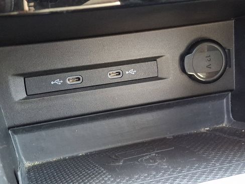 Used 2023 Volkswagen Taos SE w/ Panoramic Sunroof Package image 27