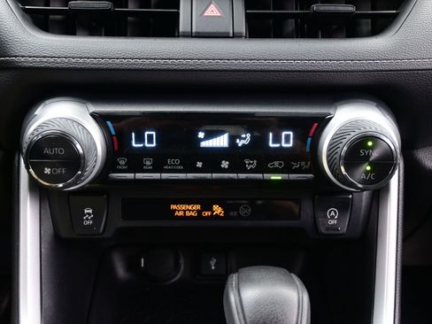 Used 2022 Toyota RAV4 XLE w/ Convenience Package AWD/4WD image 21