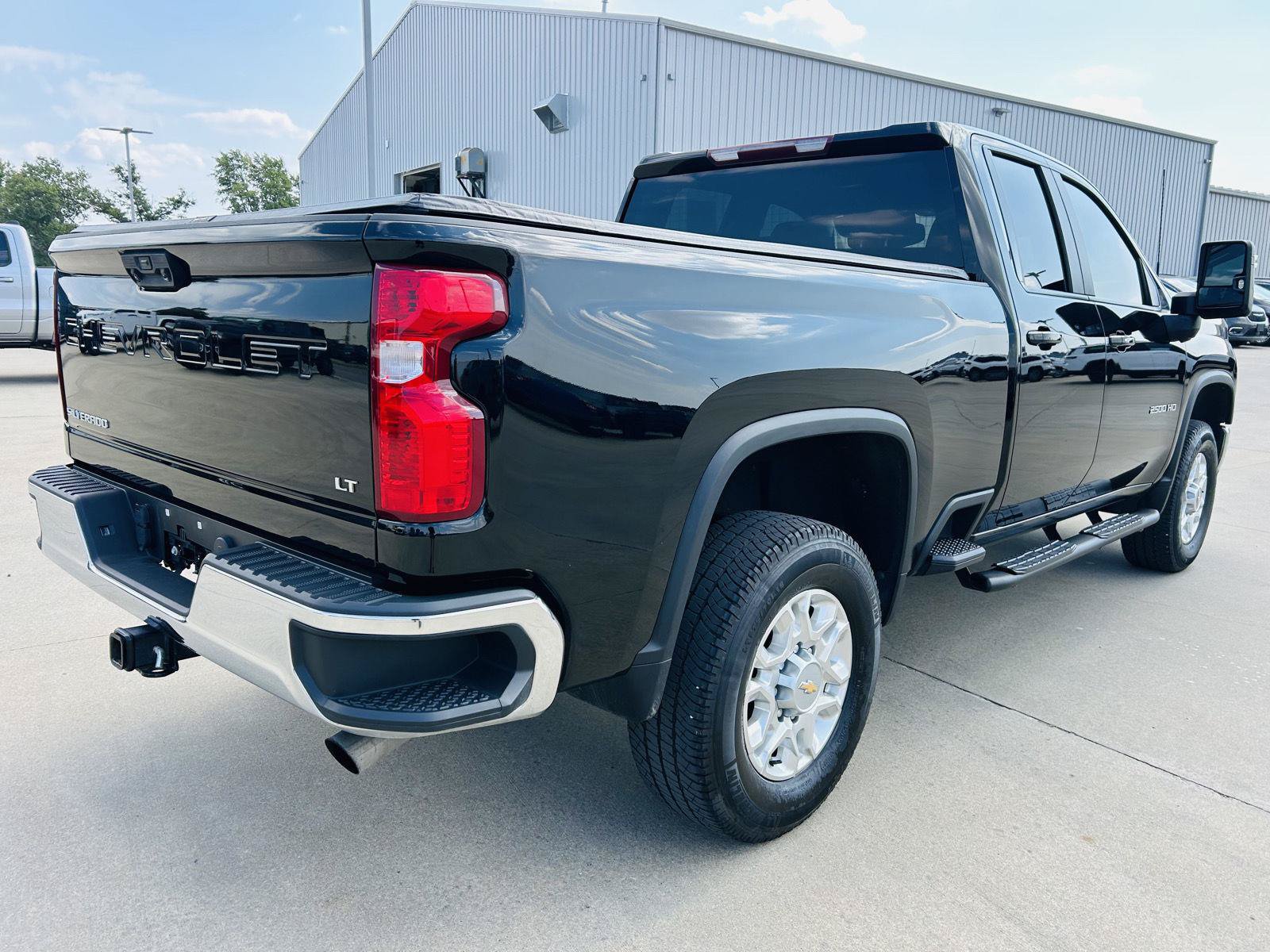 Used 2024 Chevrolet Silverado 2500 LT AWD/4WD image 35