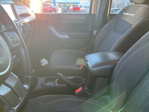 Used 2015 Jeep Wrangler Unlimited Rubicon w/ Dual Top Group image 9