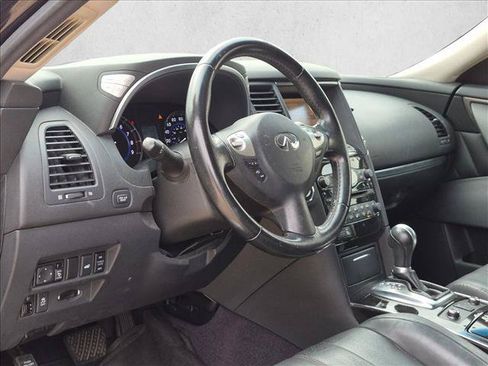 Used 2017 INFINITI QX70 2WD image 2
