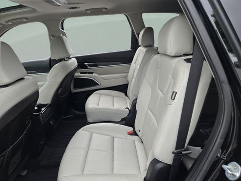 Used 2023 Kia Telluride EX w/ EX Captain's Chair Package FWD image 22