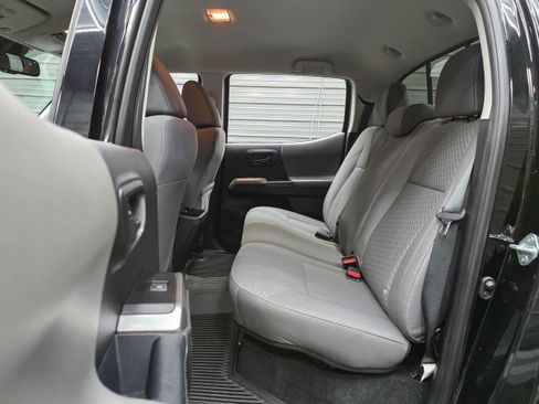 Used 2021 Toyota Tacoma SR5 AWD/4WD image 18