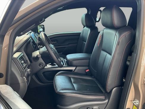 Used 2023 Nissan Titan PRO-4X w/ Pro-4x Convenience Package AWD/4WD image 8