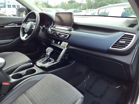 Used 2022 Kia Seltos S image 14
