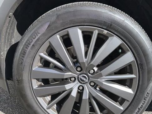 Used 2024 Nissan Pathfinder SL w/ SL Premium Package image 9