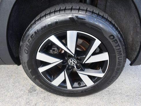 Used 2020 Volkswagen Atlas Cross Sport SE FWD image 32