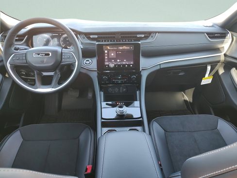 New 2025 Jeep Grand Cherokee L Altitude RWD image 9