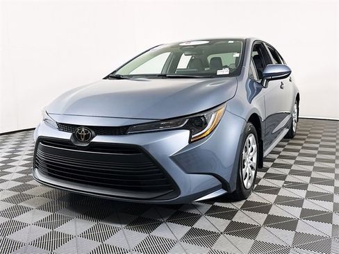 Certified 2025 Toyota Corolla LE image 3