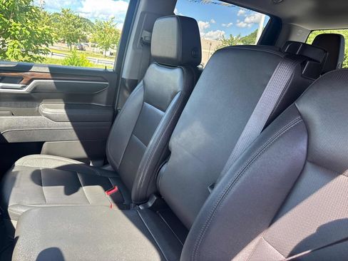 Used 2025 GMC Sierra 1500 SLT AWD/4WD image 21