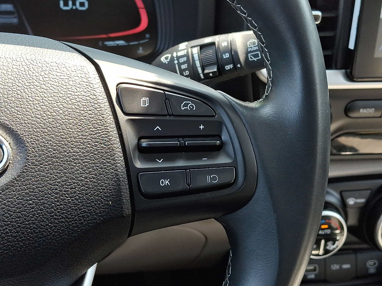 Used 2024 Hyundai Venue SEL FWD image 23
