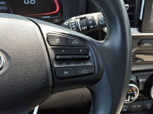 Used 2024 Hyundai Venue SEL FWD image 23