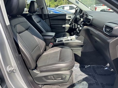 Used 2022 Ford Explorer Limited w/ Equipment Group 301A image 24