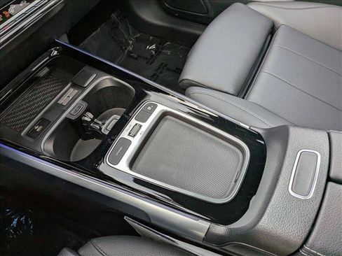 Certified 2025 Mercedes-Benz GLB 250 image 12