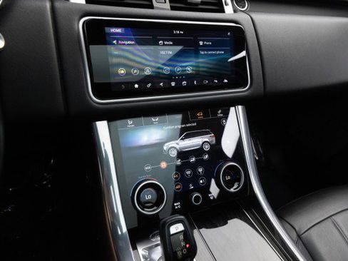 Used 2018 Land Rover Range Rover Sport SE image 24