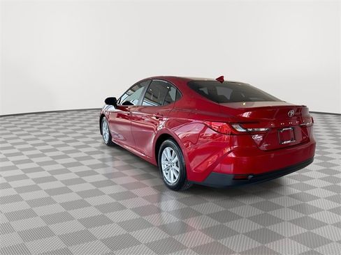 Used 2025 Toyota Camry LE w/ Convenience Package image 8