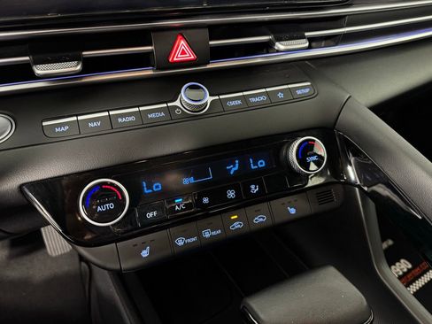 Used 2024 Hyundai Elantra SEL w/ Convenience Package image 20