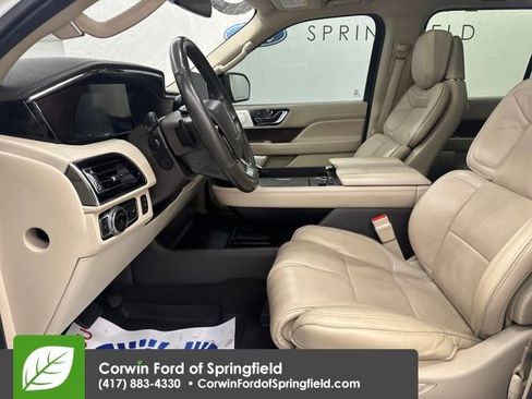 Used 2019 Lincoln Navigator Reserve image 28