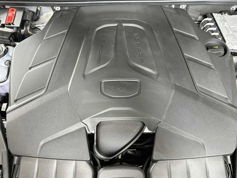 Certified 2025 Porsche Cayenne Coupe AWD/4WD image 31