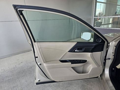 Used 2014 Honda Accord EX image 17