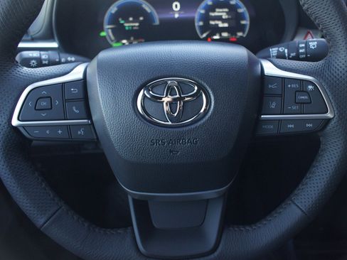 Used 2026 Toyota Sienna Limited AWD/4WD image 32