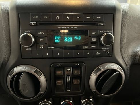 Used 2015 Jeep Wrangler Unlimited Sport w/ Quick Order Package 24S AWD/4WD image 24