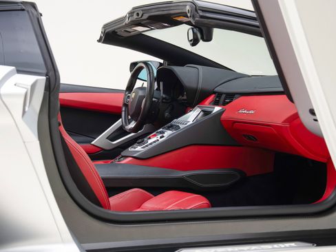 Used 2018 Lamborghini Aventador S AWD/4WD image 58