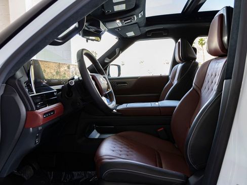 Used 2025 INFINITI QX80 Autograph AWD/4WD image 17