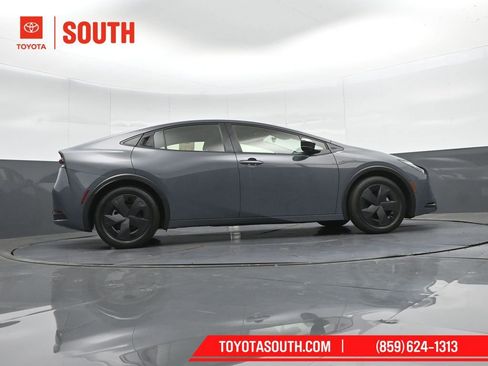 Used 2025 Toyota Prius LE FWD image 39