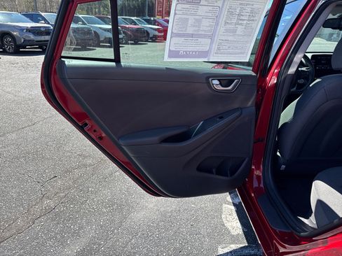 Used 2022 Hyundai Ioniq SE image 33