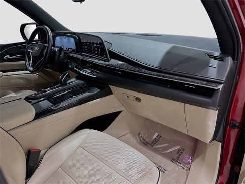 Used 2021 Cadillac Escalade ESV Premium Luxury image 31