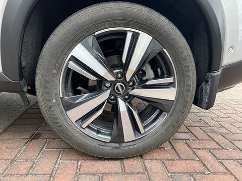 Used 2023 Nissan Rogue Platinum w/ Platinum Premium Package image 13