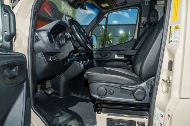 Used 2020 Mercedes-Benz Sprinter 2500 image 29